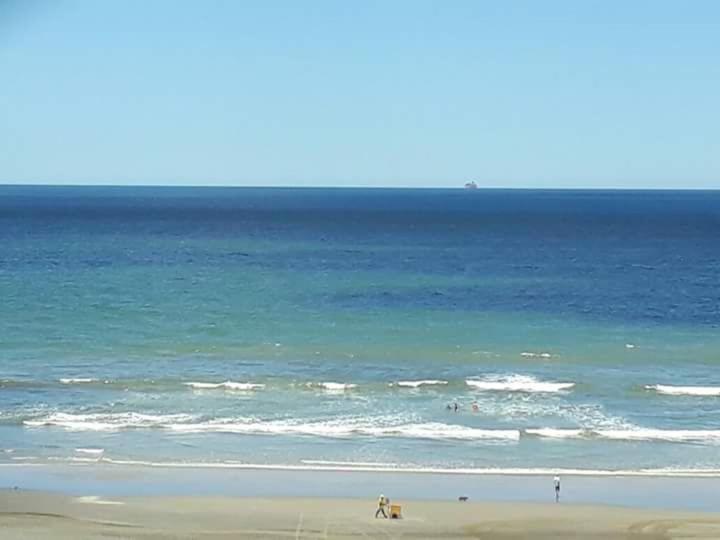 Frente Mar Piscina Churrasqueira Wifi Garagem Portaria 24Hs Apartment Solemar Екстериор снимка